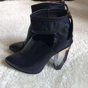 Elegant Black Ankle Boots with Unique Heel